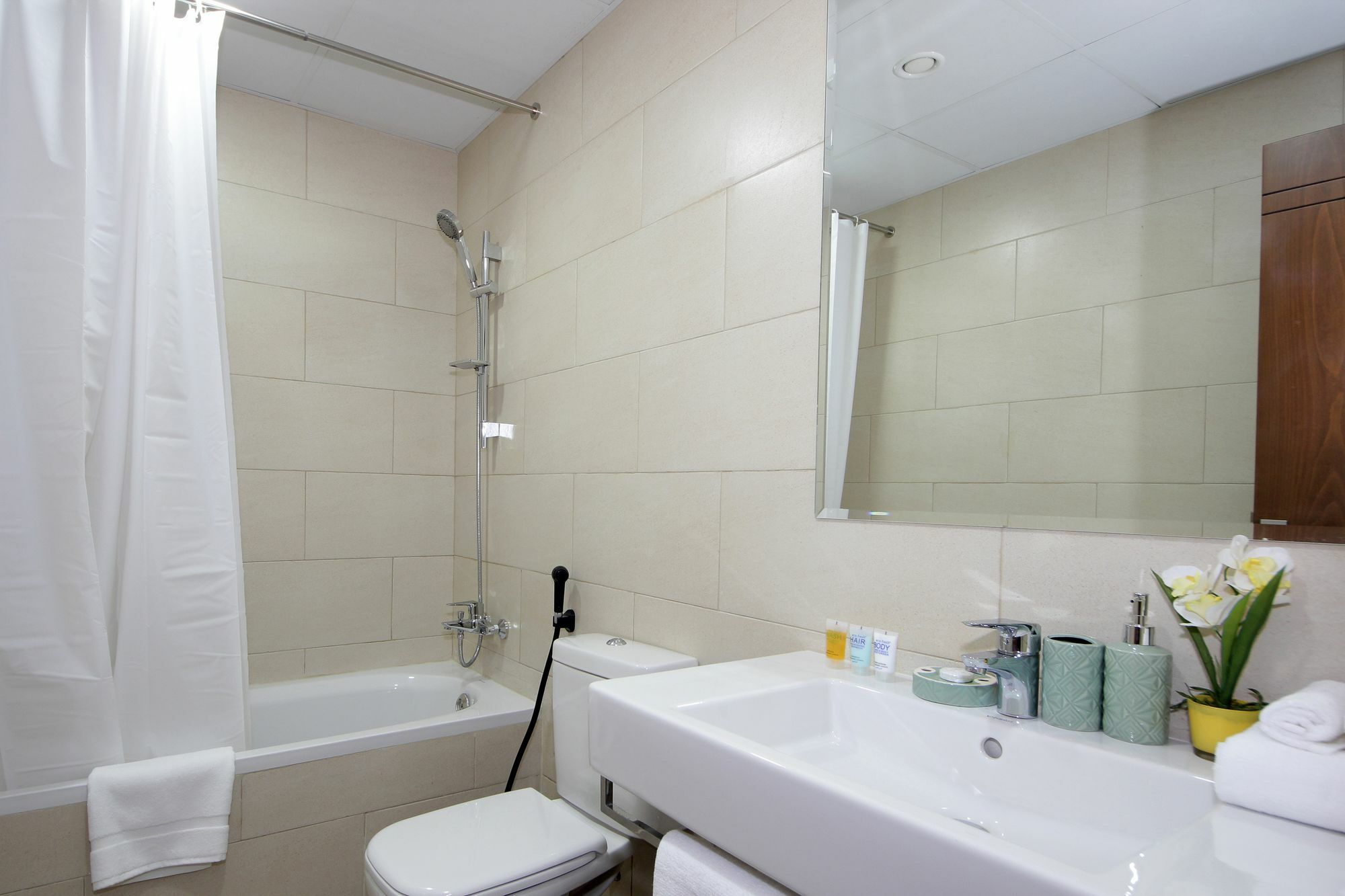 Spacious 2 Bedroom In Al Telal 11, Al Barsha 1 Dubai Exterior photo